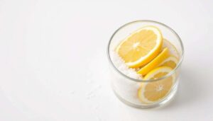 Weder Raumspray noch Kerze: Dieses Glas mit Zitrone und Salz neutralisiert Gerüche